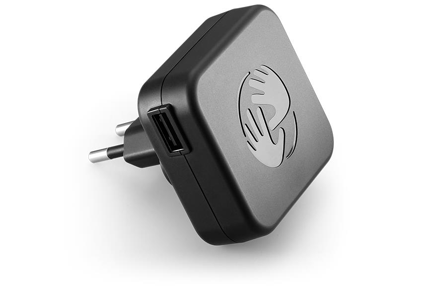 CAR GPS ACC HOME CHARGER USB/EUROPE 9UUC.002.03 TOMTOM
